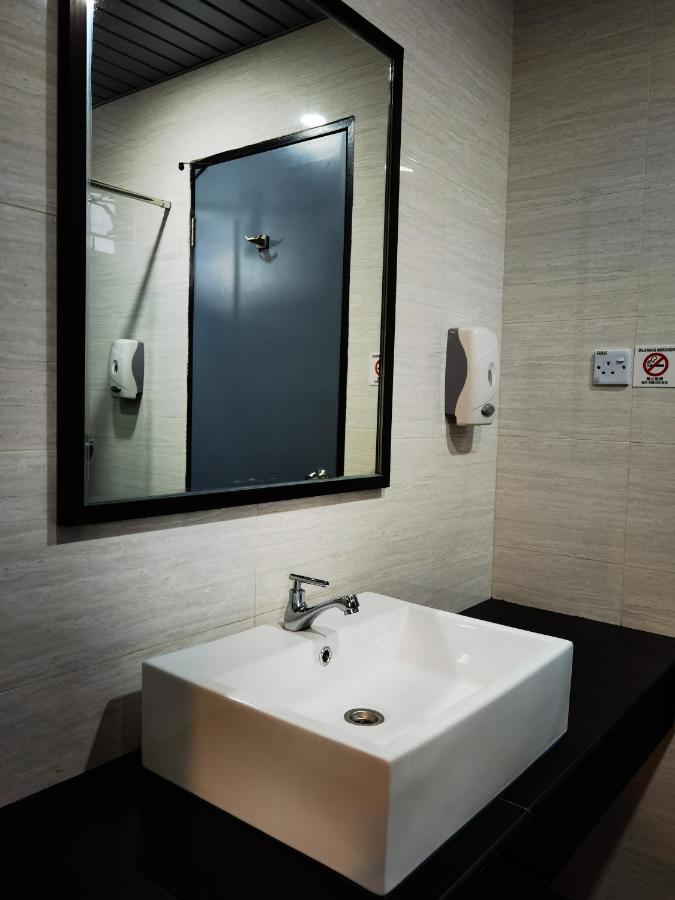 3-Plus Hotel Kota Kinabalu Exterior photo
