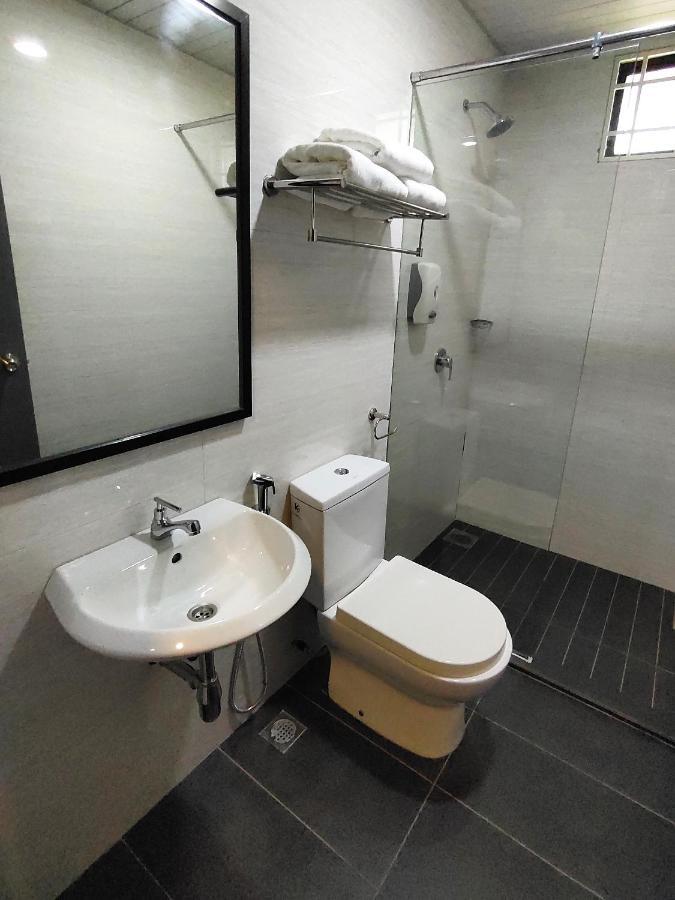 3-Plus Hotel Kota Kinabalu Exterior photo