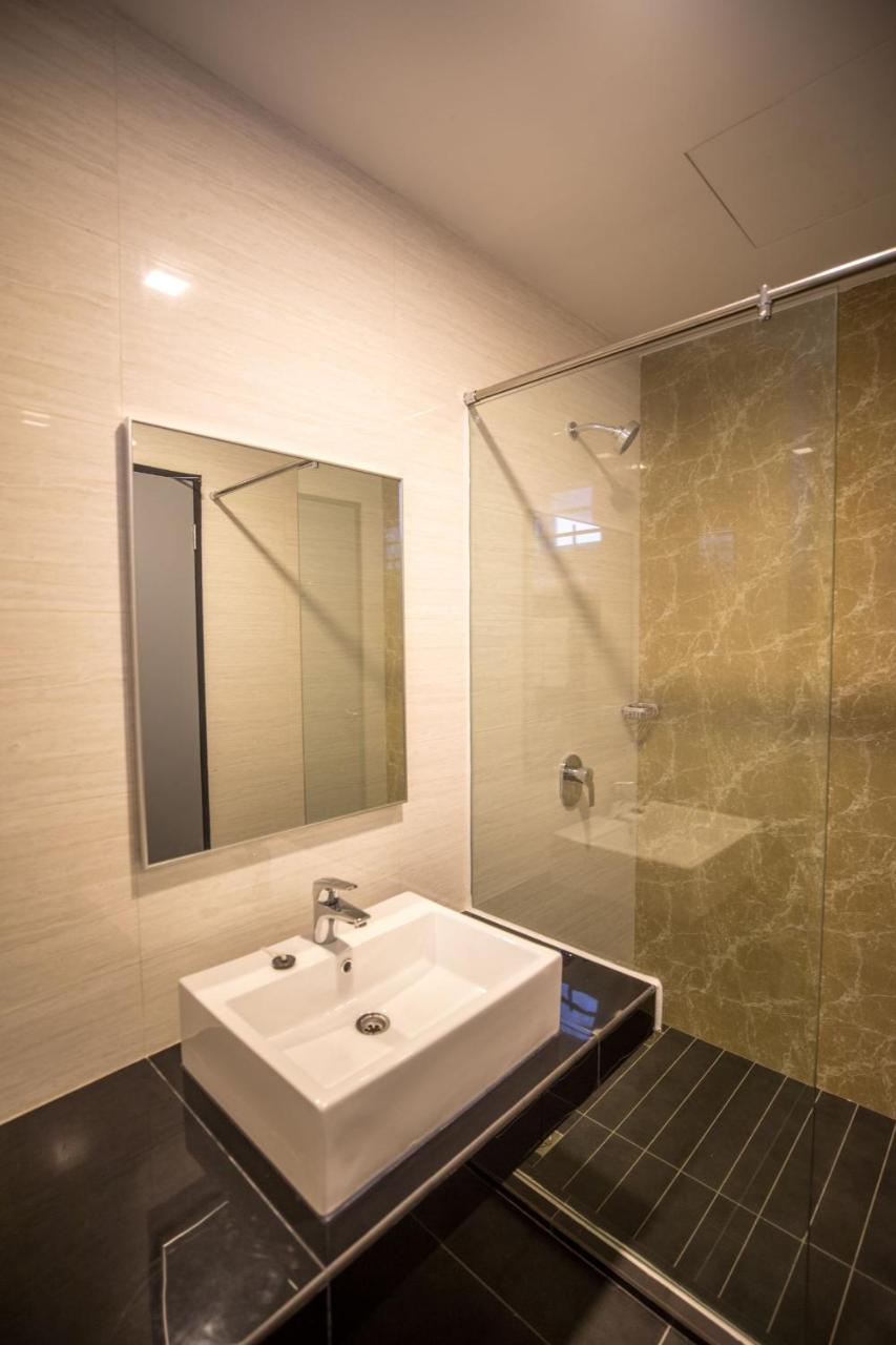 3-Plus Hotel Kota Kinabalu Room photo