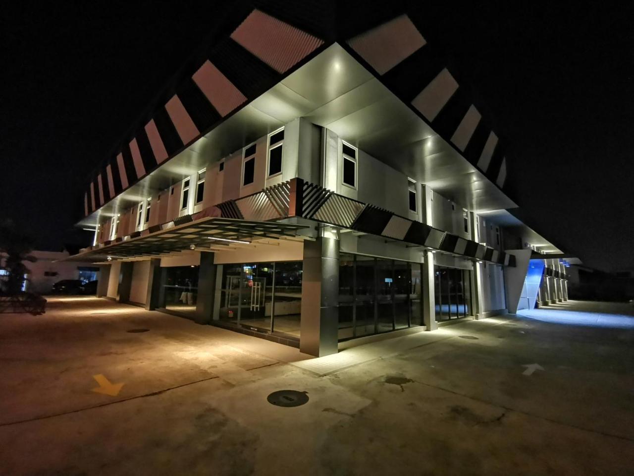 3-Plus Hotel Kota Kinabalu Exterior photo